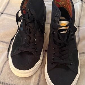 Nike Men's Black Canvas Sneakers with White Soles